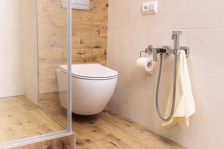 Comment choisir entre toilette au sol et suspendue ?